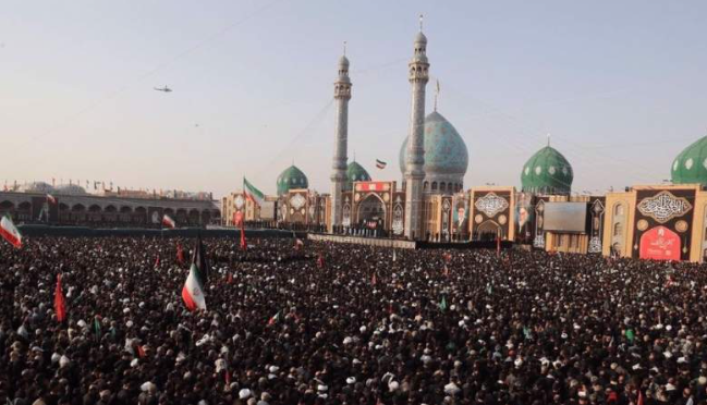 Setelah Teheran, Jutaan Warga Iran Salat Jenazah untuk Khamenei di Qom